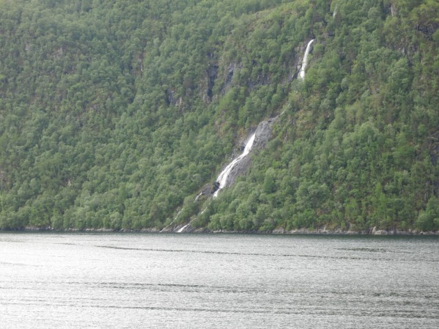 Hurtigruten_2015-06-18_11-31-1
